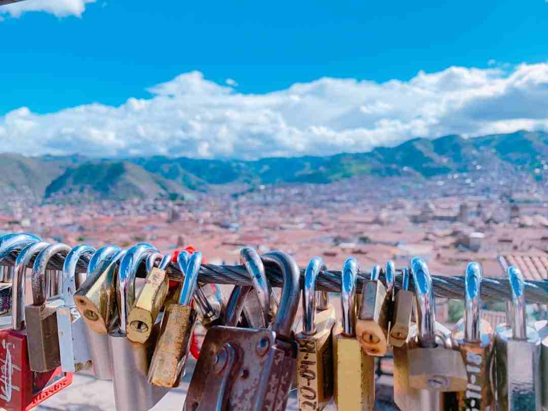 Dejar un candado en el mirador es señal de que pronto volveras