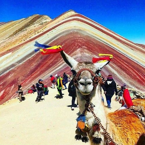 Los paisajes de la montaña de arcoíris son únicos.