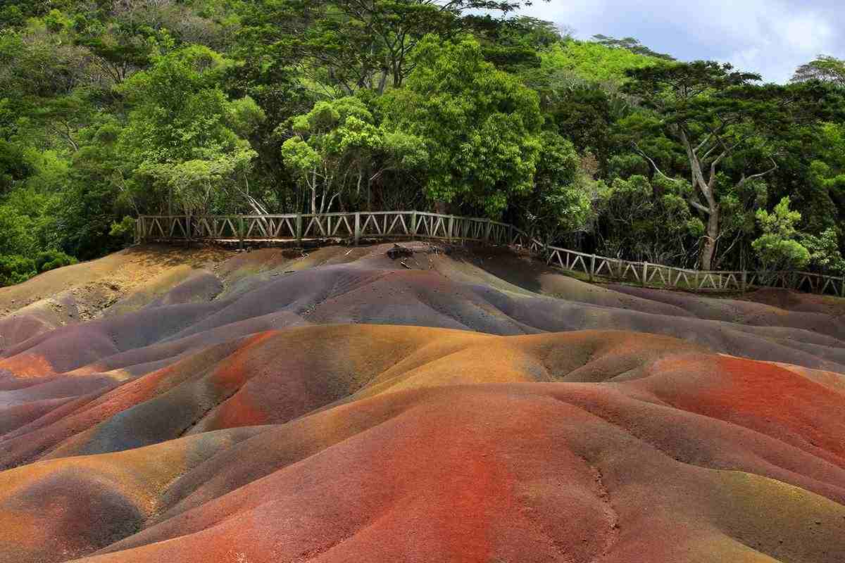 La Tierra de las Siete tonalidades de Chamarel (Mauricio)/aventuraafrica.com