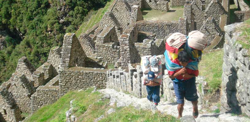 Porteadores en el Camino Inca a MAchu Picchu