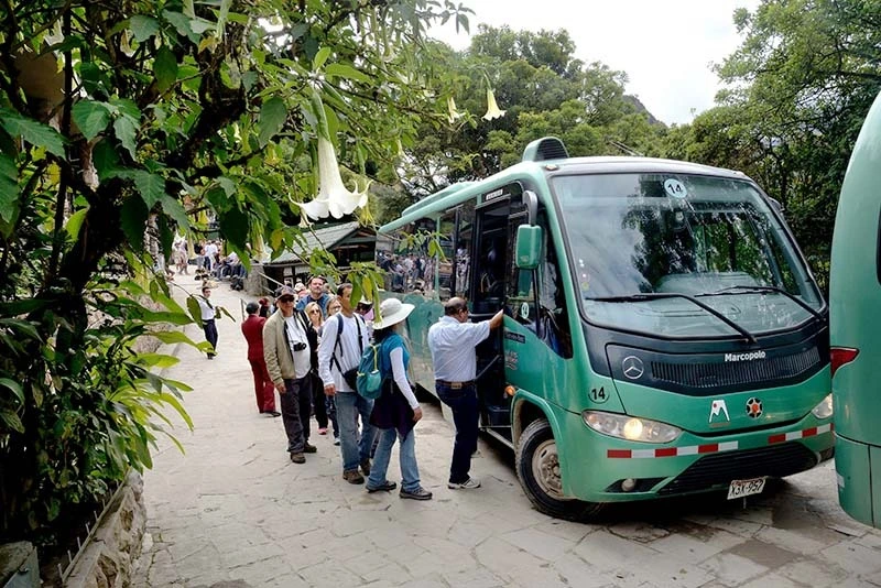 Bus-to-Machu-Picchu