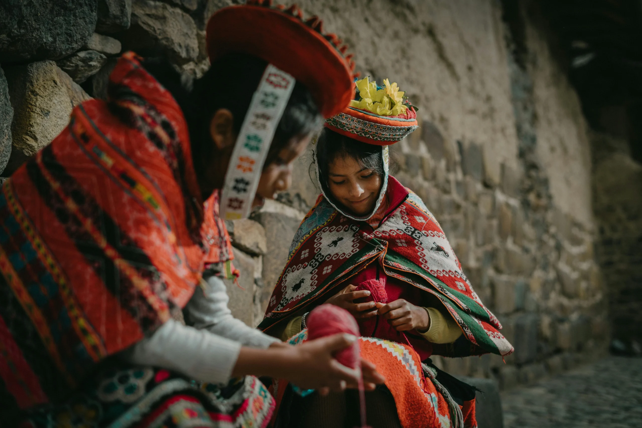 Ladies natrurals from Ollantaytambo weaving