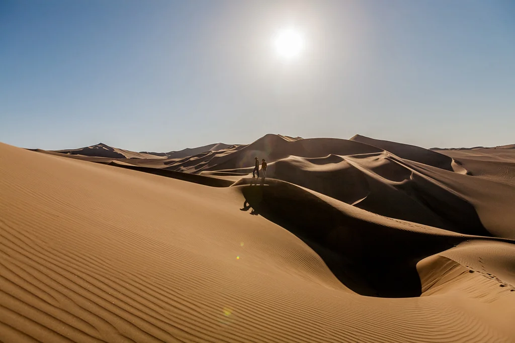 Desierto de la Huacachina- Foto de Turistas Caminando