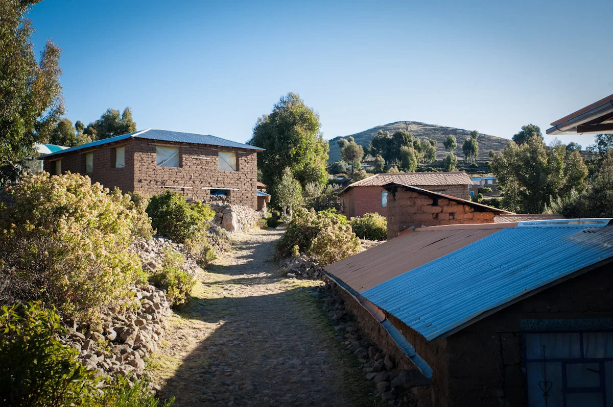 Casas locales en la Isla AmantanĂ de Puno