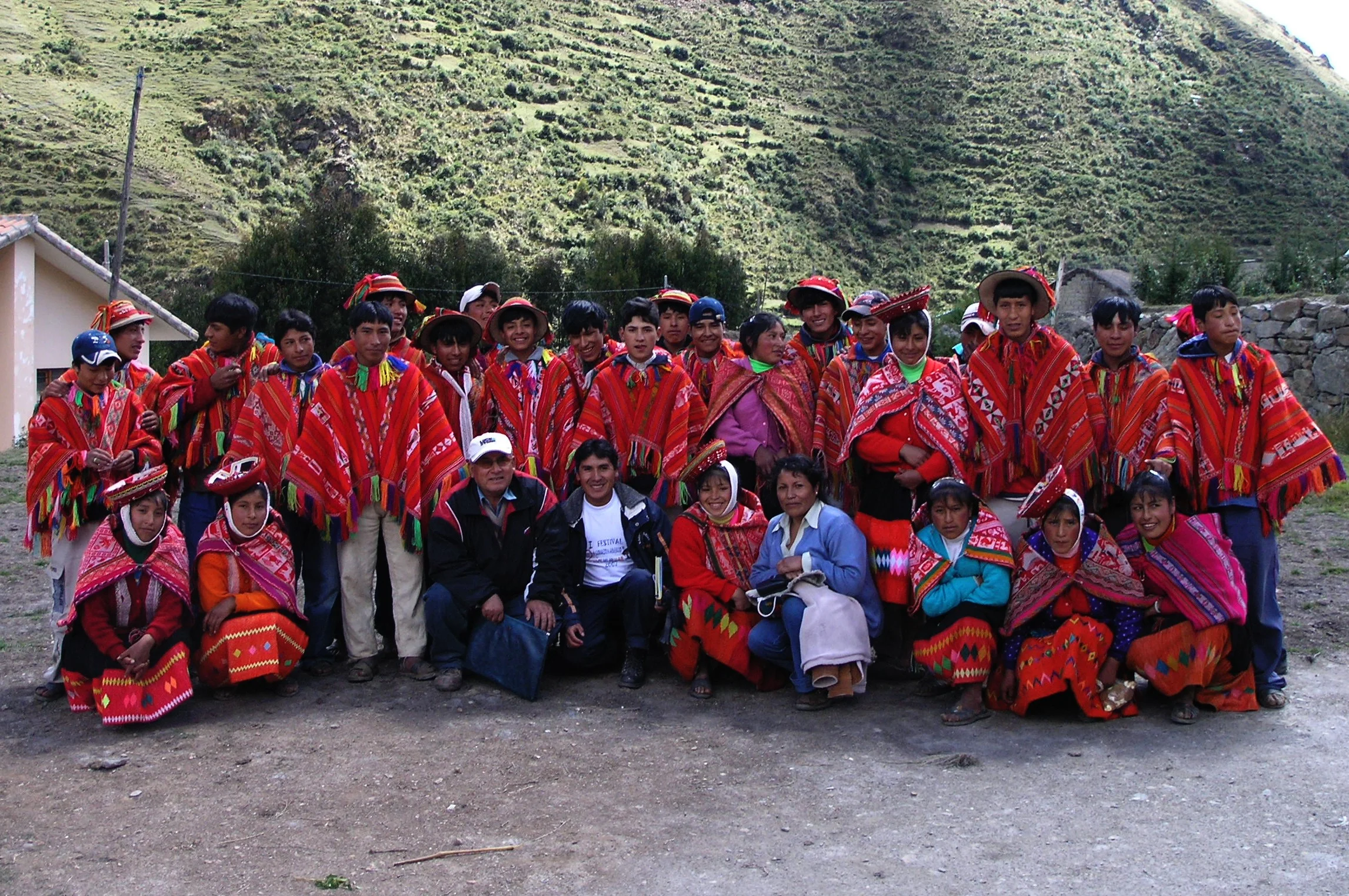 Jóvenes de la comunidad de Patacancha en Ollantaytambo