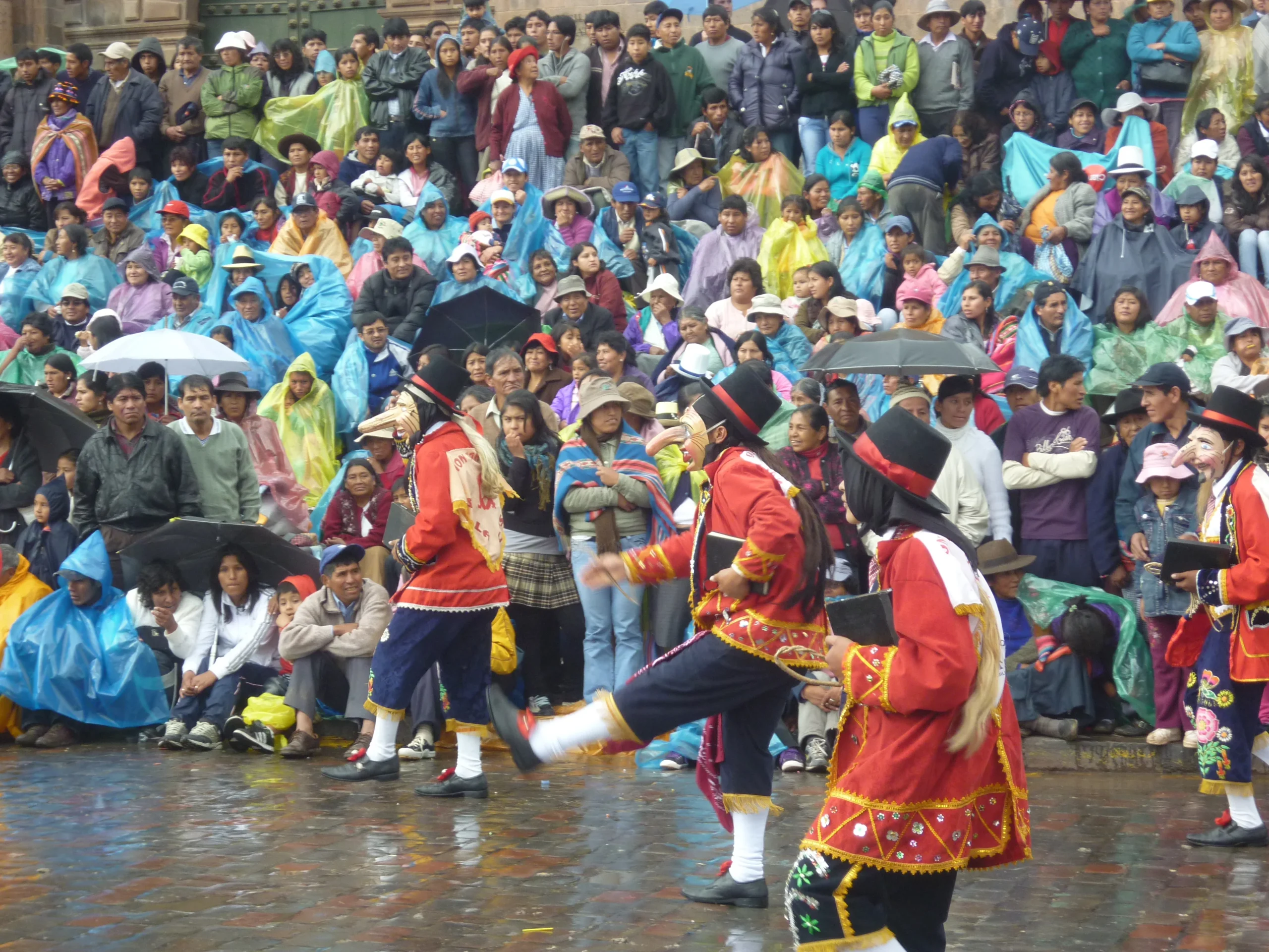 Danzantes en la festividad al señor de Qoylluriti
