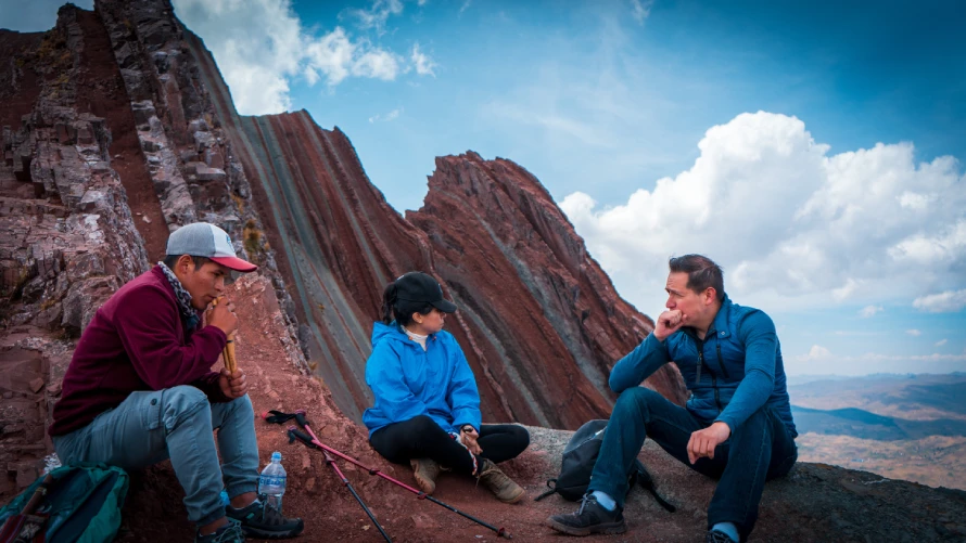 Travelers resting during the hike to Pallay Punchu, the sharp rainbow mountain in Cusco.