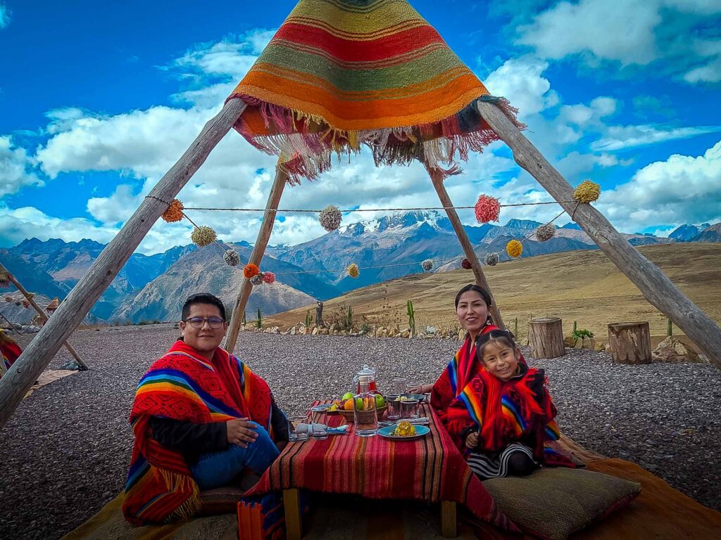 Tour Maras Moray y Picnic con Llamas en Cusco